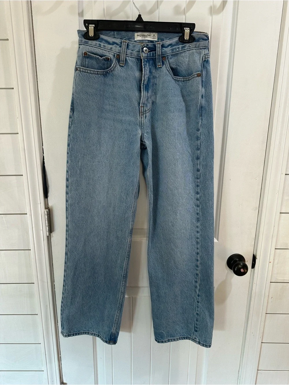 Abercrombie & Fitch “the slouchy Jean” Light Wash Relaxed Straight Jeans
